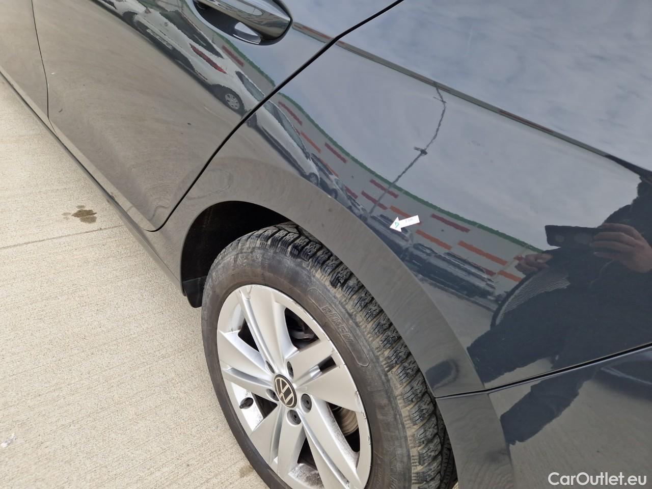  Volkswagen  Golf  Life 1.0 TSI #41