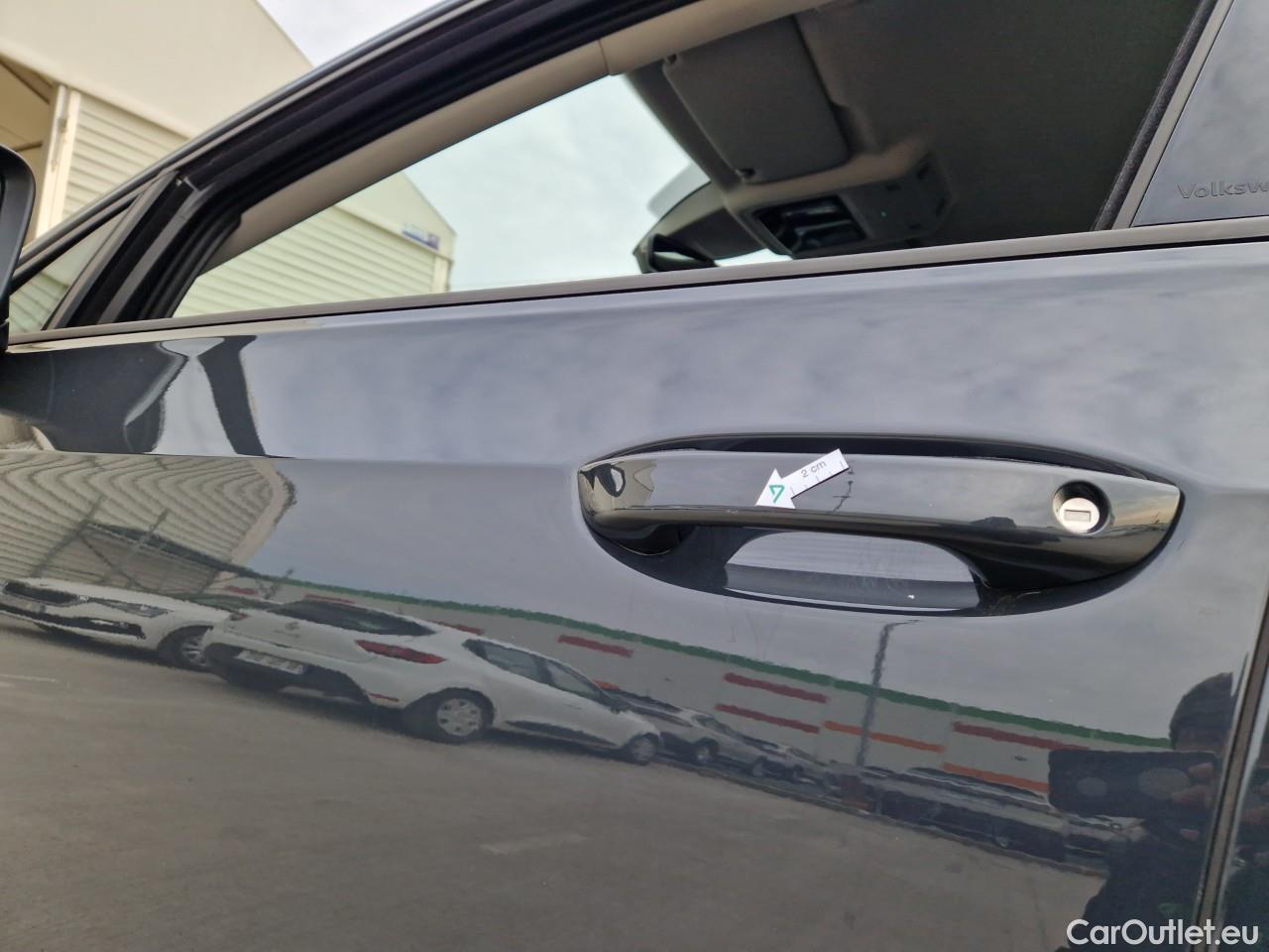  Volkswagen  Golf  Life 1.0 TSI #4