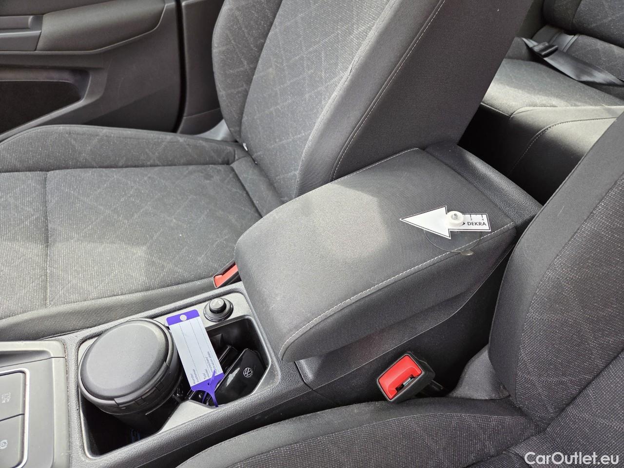  Volkswagen  Golf  Life 1.0 TSI #65