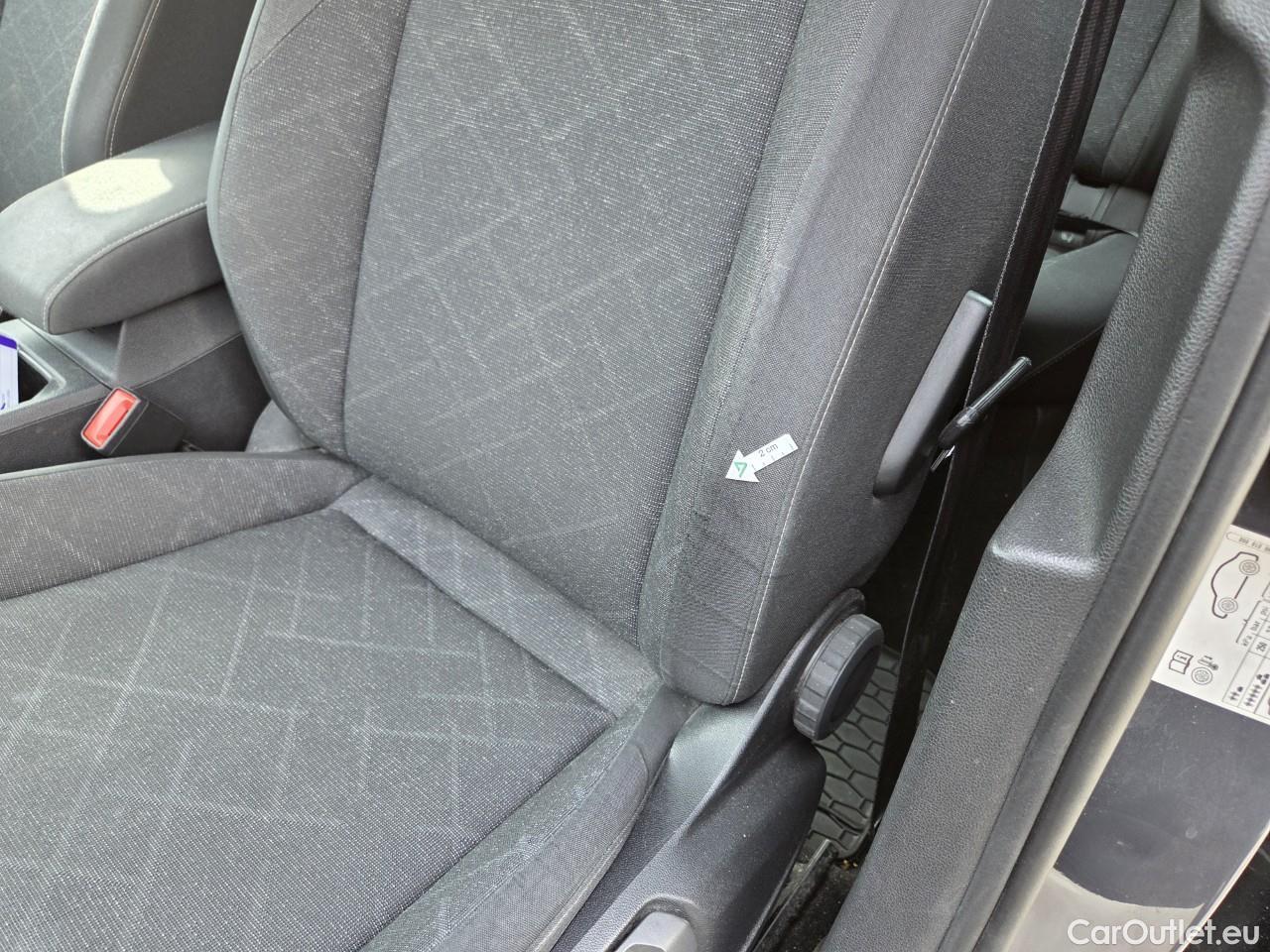  Volkswagen  Golf  Life 1.0 TSI #69