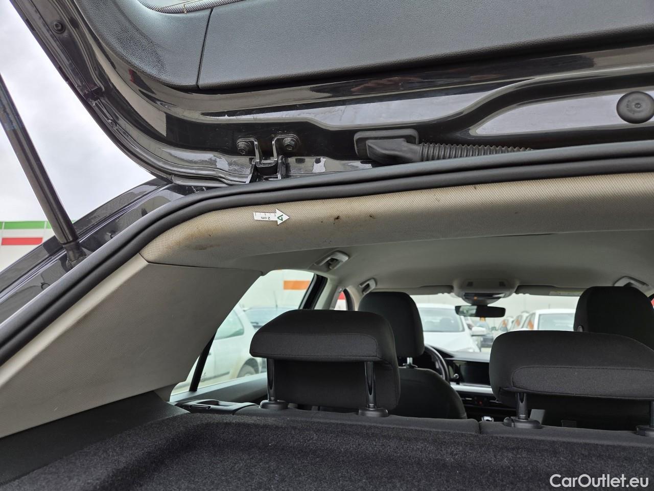  Volkswagen  Golf  Life 1.0 TSI #54