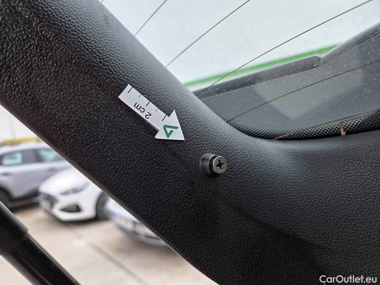  Volkswagen  Golf  Life 1.0 TSI #60