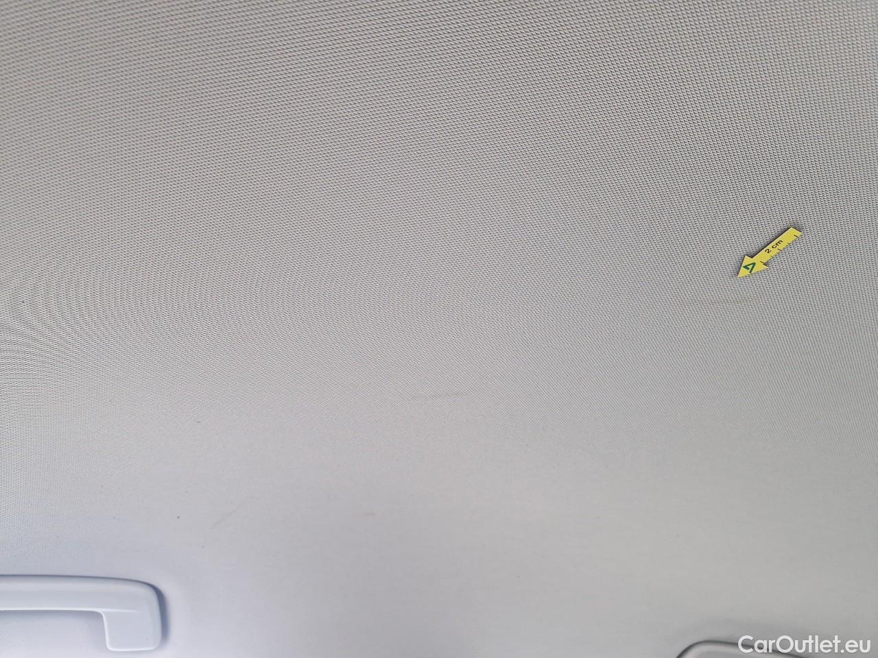  Volkswagen  Golf  Life 1.0 TSI #36