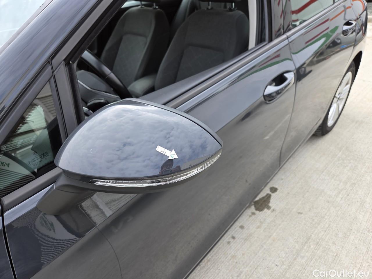  Volkswagen  Golf  Life 1.0 TSI #4