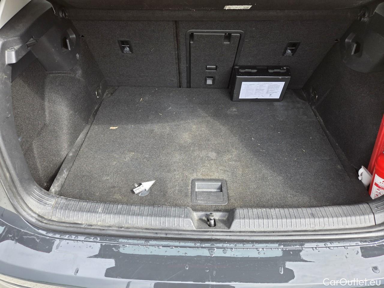  Volkswagen  Golf  Life 1.0 TSI #79