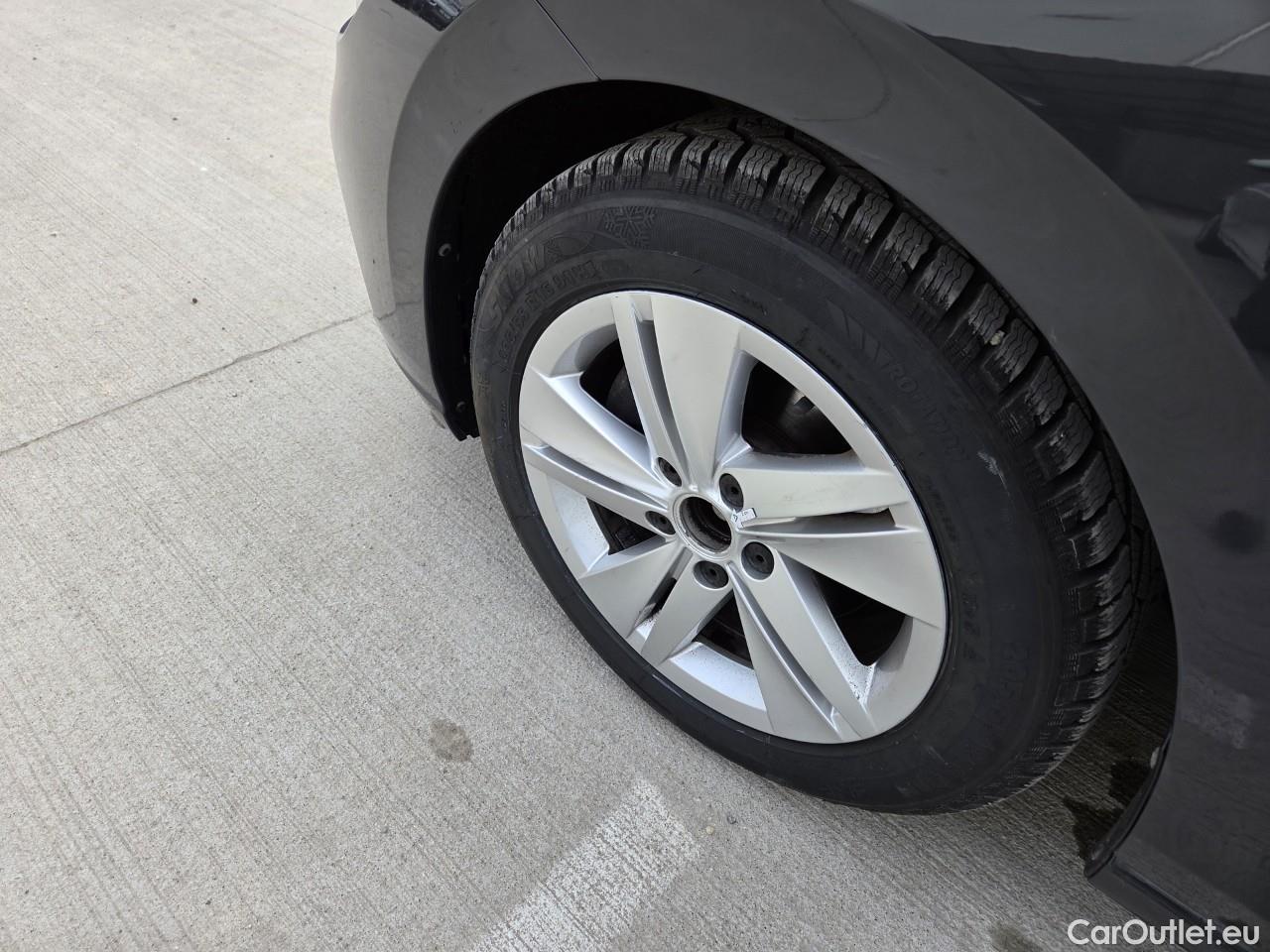  Volkswagen  Golf  Life 1.0 TSI #9