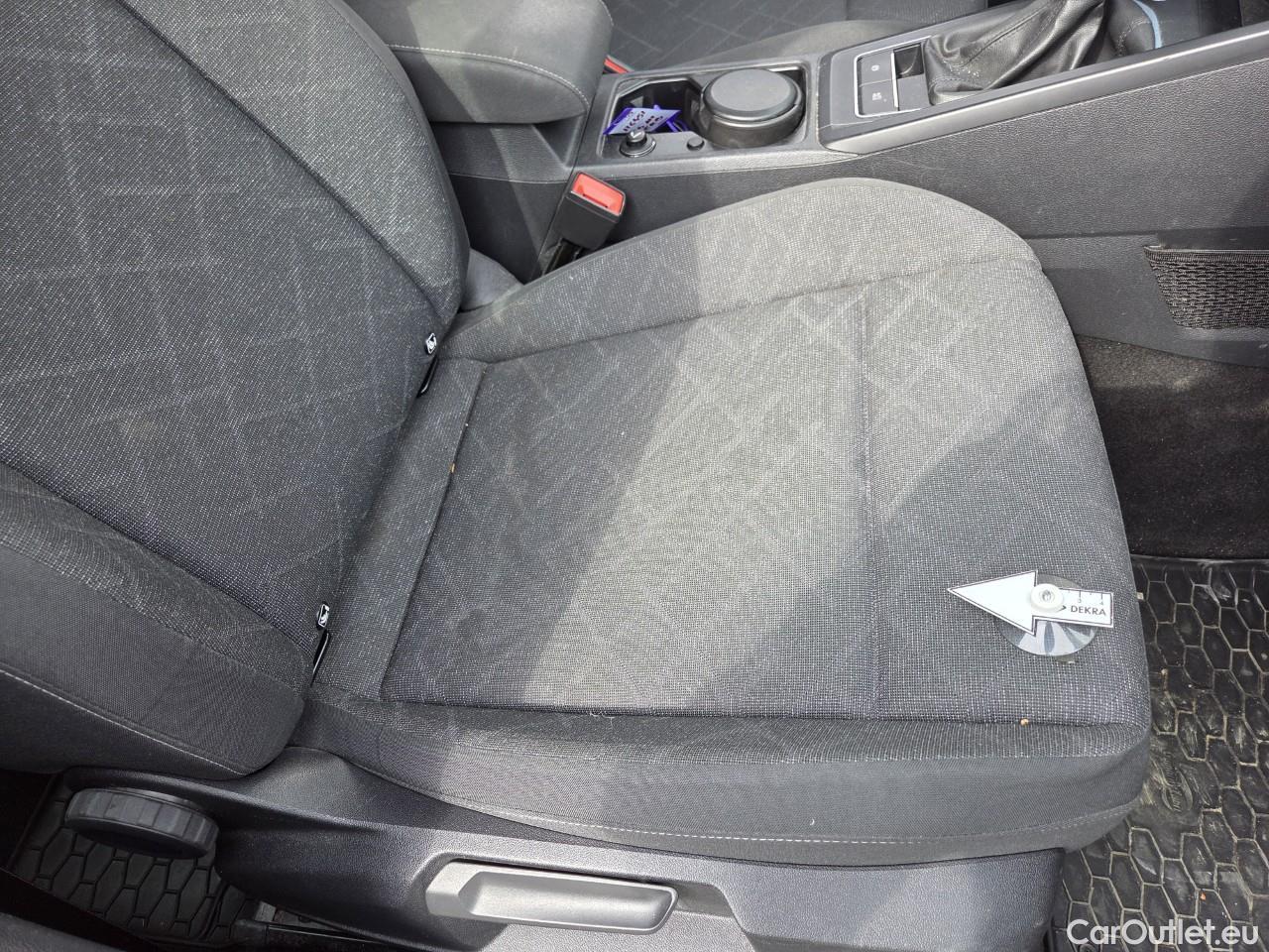  Volkswagen  Golf  Life 1.0 TSI #71