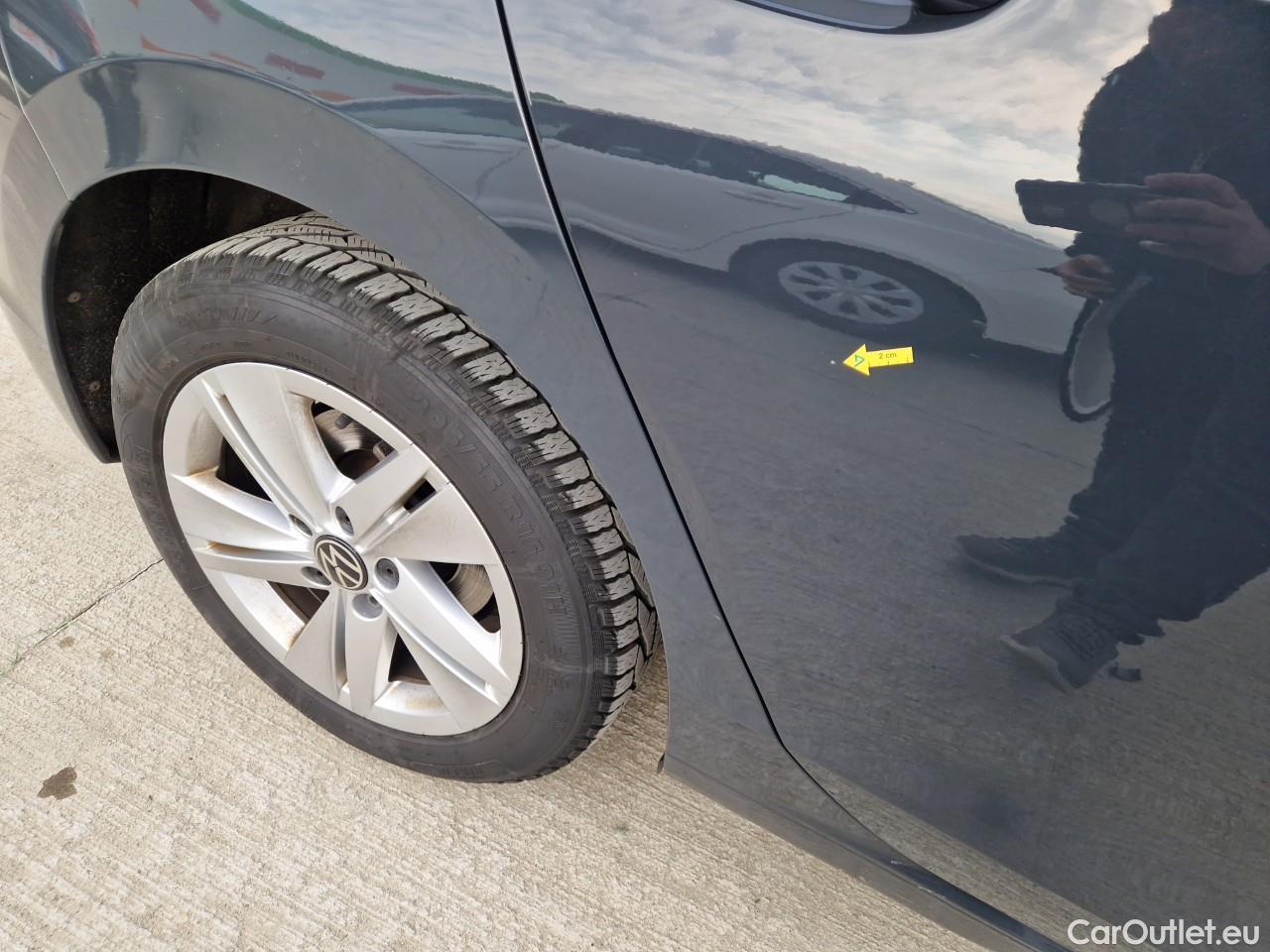  Volkswagen  Golf  Life 1.0 TSI #23