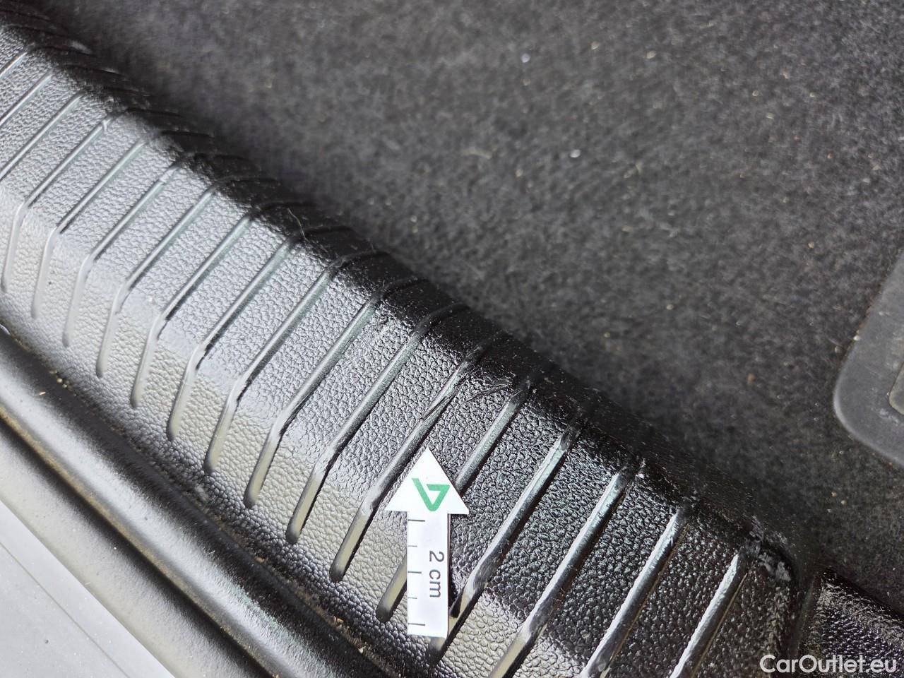  Volkswagen  Golf  Life 1.0 TSI #62