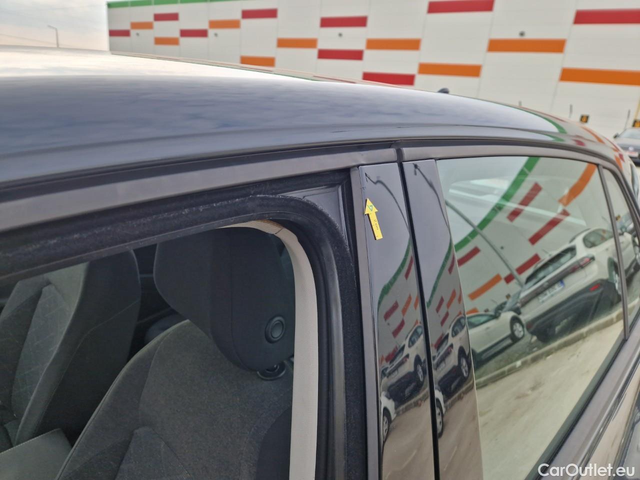  Volkswagen  Golf  Life 1.0 TSI #34