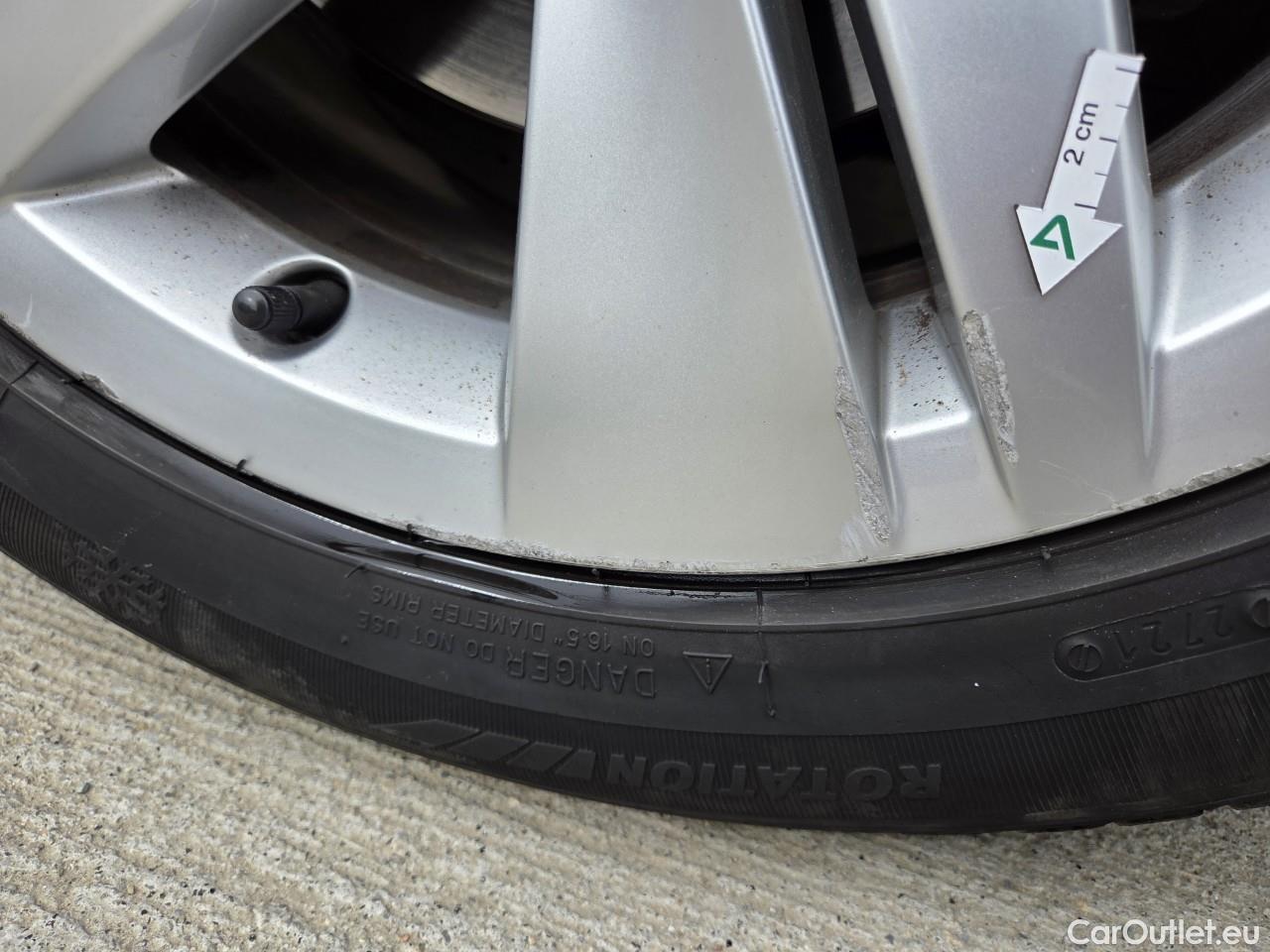  Volkswagen  Golf  Life 1.0 TSI #26