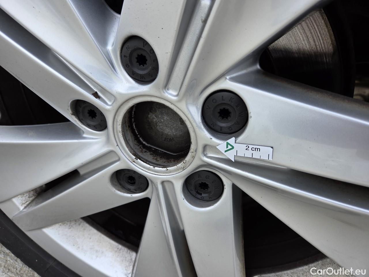  Volkswagen  Golf  Life 1.0 TSI #51