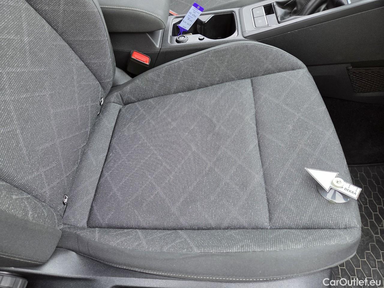  Volkswagen  Golf  Life 1.0 TSI #45