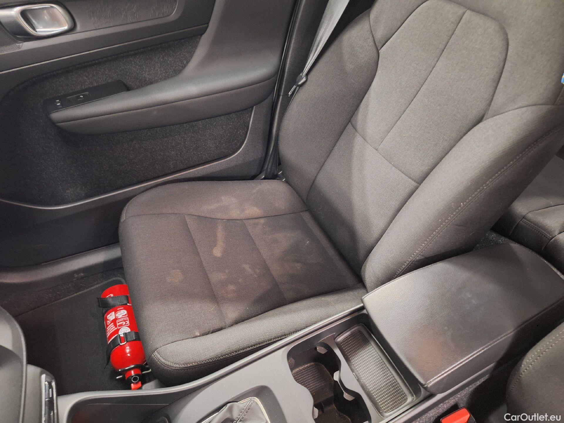  Volvo  XC 40 Volvo, XC40 '17, Volvo XC40 T2 Momentum Core 5d #8