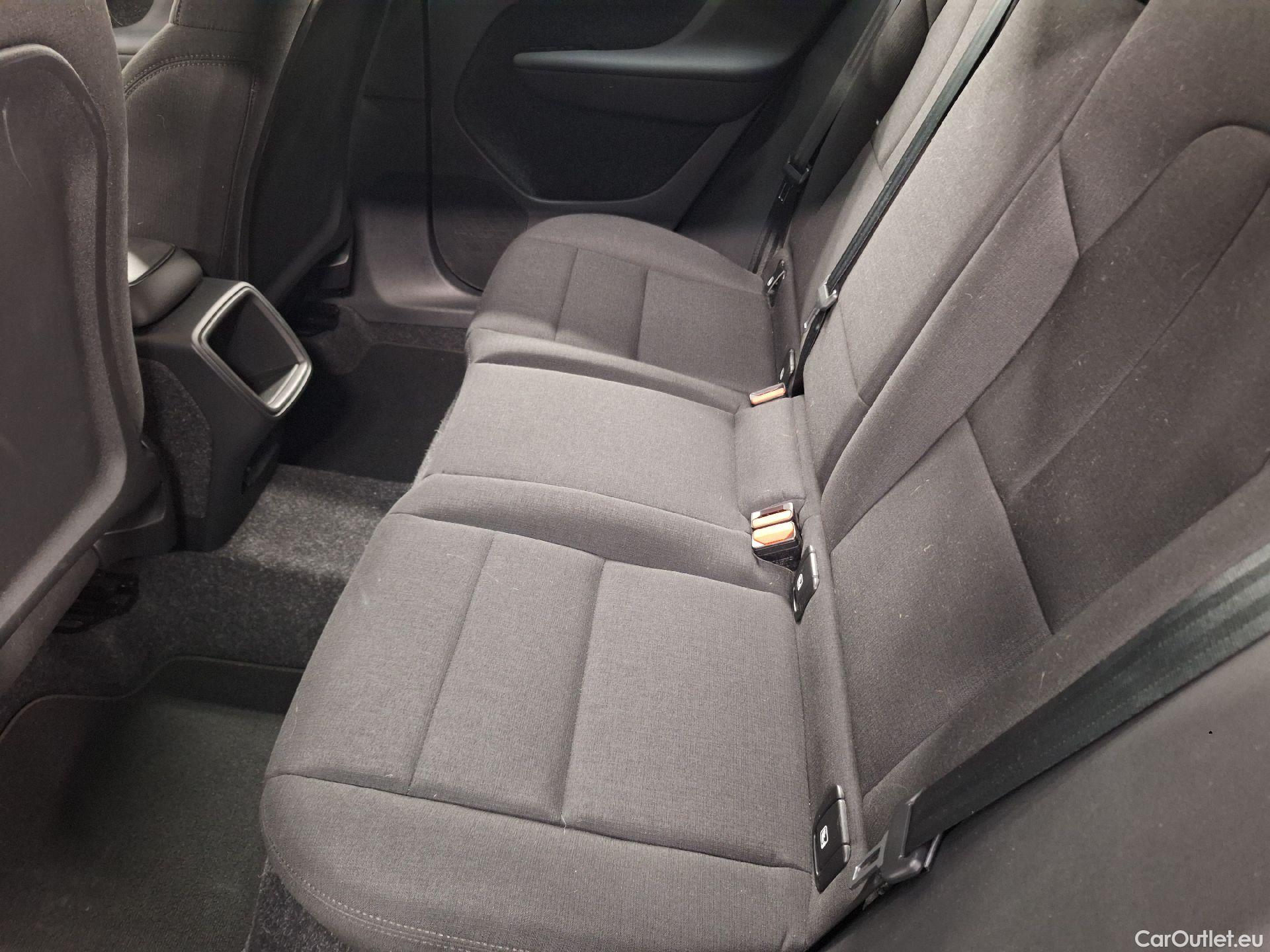  Volvo  XC 40 Volvo, XC40 '17, Volvo XC40 T2 Momentum Core 5d #9