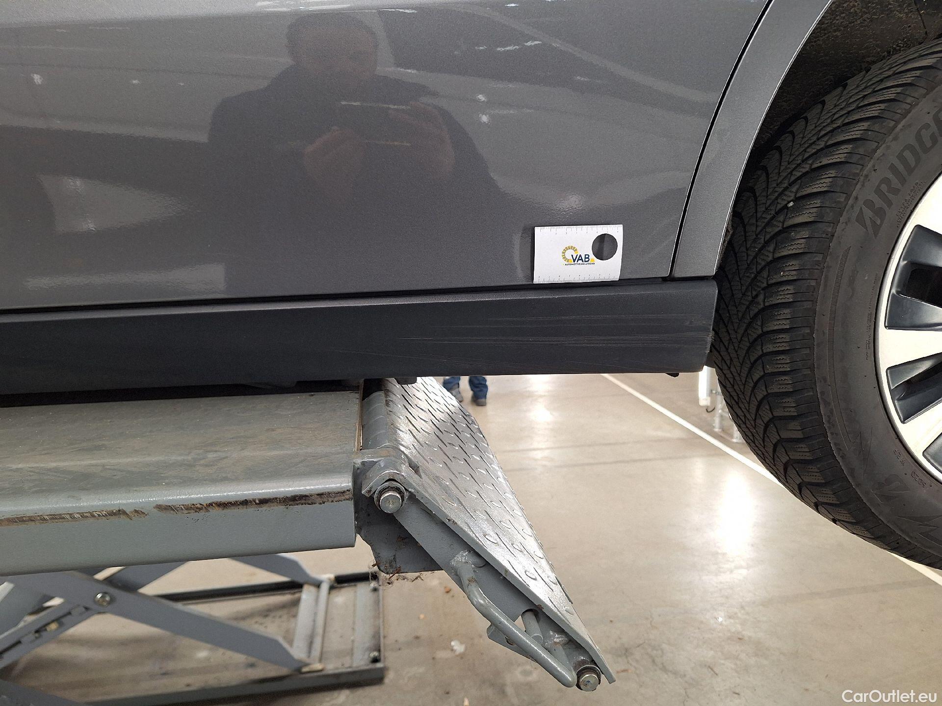  Mercedes  B-Klasse Mercedes, B-Class '18, Mercedes-Benz  B 180 Business Solution 5d #68