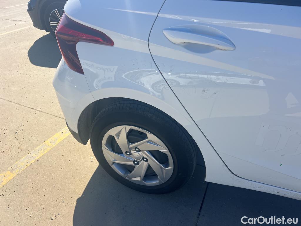  Hyundai  i20 HYUNDAI  / 2023 / 5P / berlina con portón 1.2 MPI Essence #3