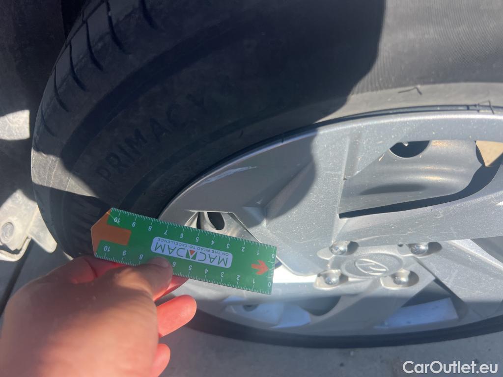  Hyundai  i20 HYUNDAI  / 2023 / 5P / berlina con portón 1.2 MPI Essence #24