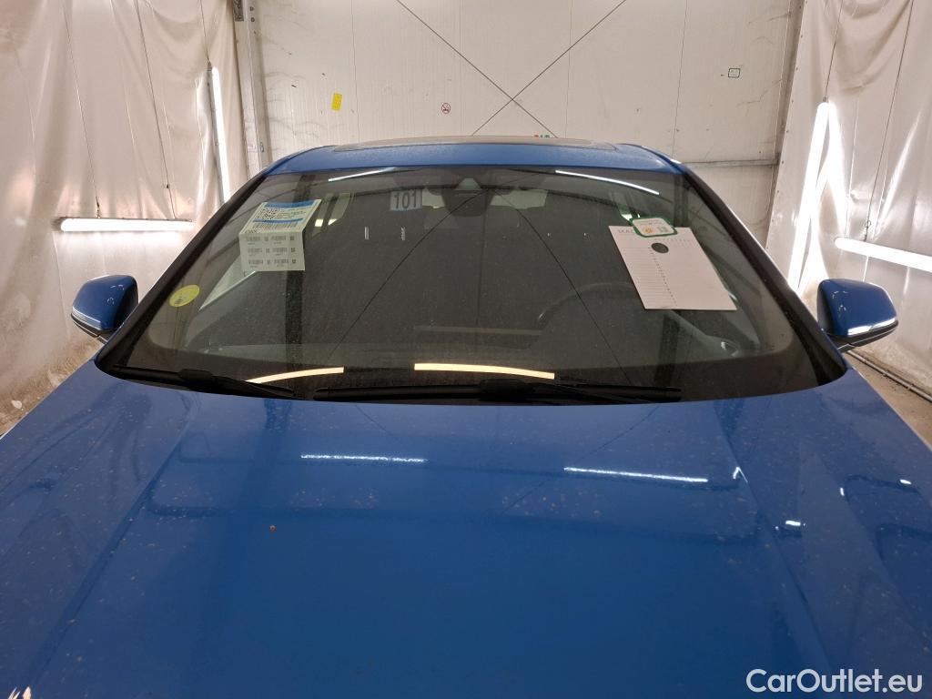  Bmw  Serie 1 BMW Série 1 / 2019 / 5P / Berline 2.0 118D AUTO M Design #7