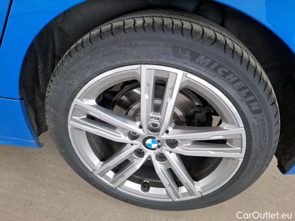  Bmw  Serie 1 BMW Série 1 / 2019 / 5P / Berline 2.0 118D AUTO M Design #8