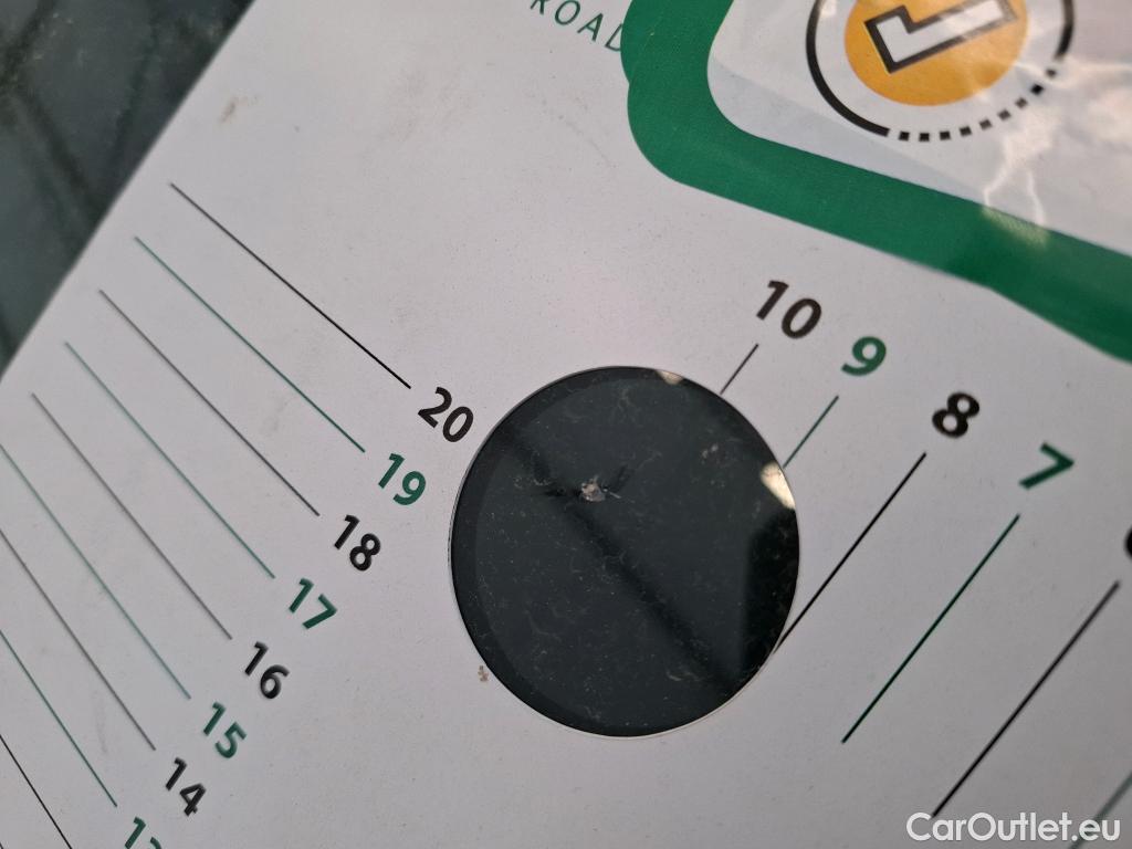  Bmw  Serie 1 BMW Série 1 / 2019 / 5P / Berline 2.0 118D AUTO M Design #2