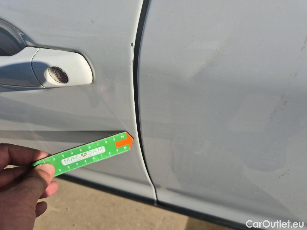  Peugeot  2008 PEUGEOT  / 2016 / 5P / todoterreno Signature BlueHDi 100 S&S 5 Vel. MAN #54