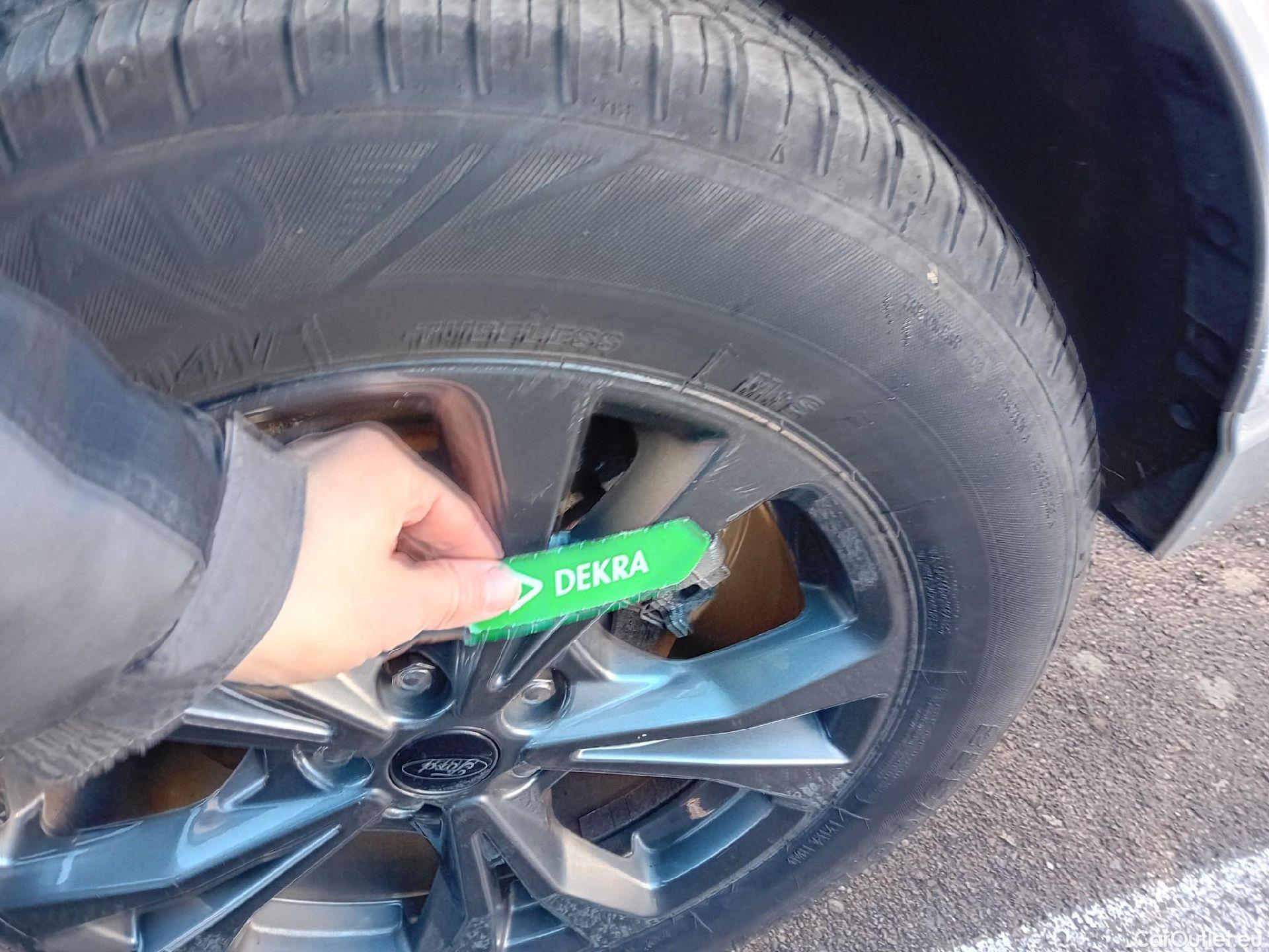  Ford  Kuga FORD  / 2019 / 5P / todoterreno ST-Line X 2.5 Duratec FHEV Auto #20