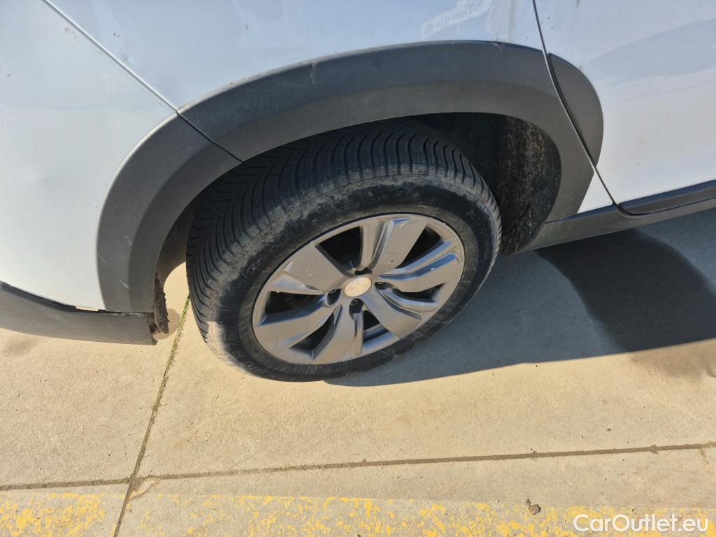  Peugeot  2008 PEUGEOT  / 2016 / 5P / todoterreno Signature BlueHDi 100 S&S 5 Vel. MAN #50