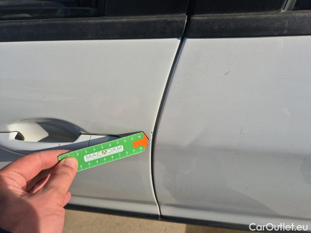  Peugeot  2008 PEUGEOT  / 2016 / 5P / todoterreno Signature BlueHDi 100 S&S 5 Vel. MAN #53