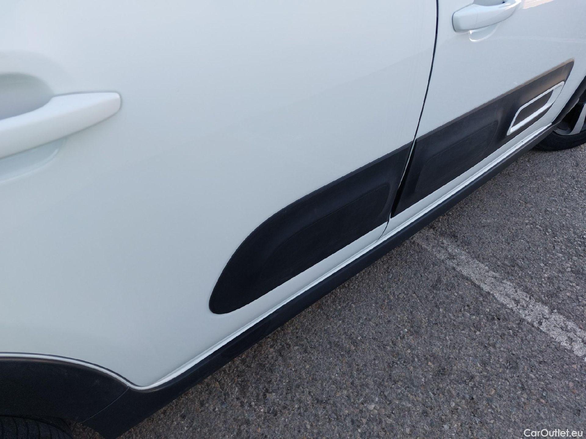  Citroen  C3 CITROEN  / 2020 / 5P / berlina con portón PureTech 81KW (110CV) S&S Feel Pack (AC2) #4