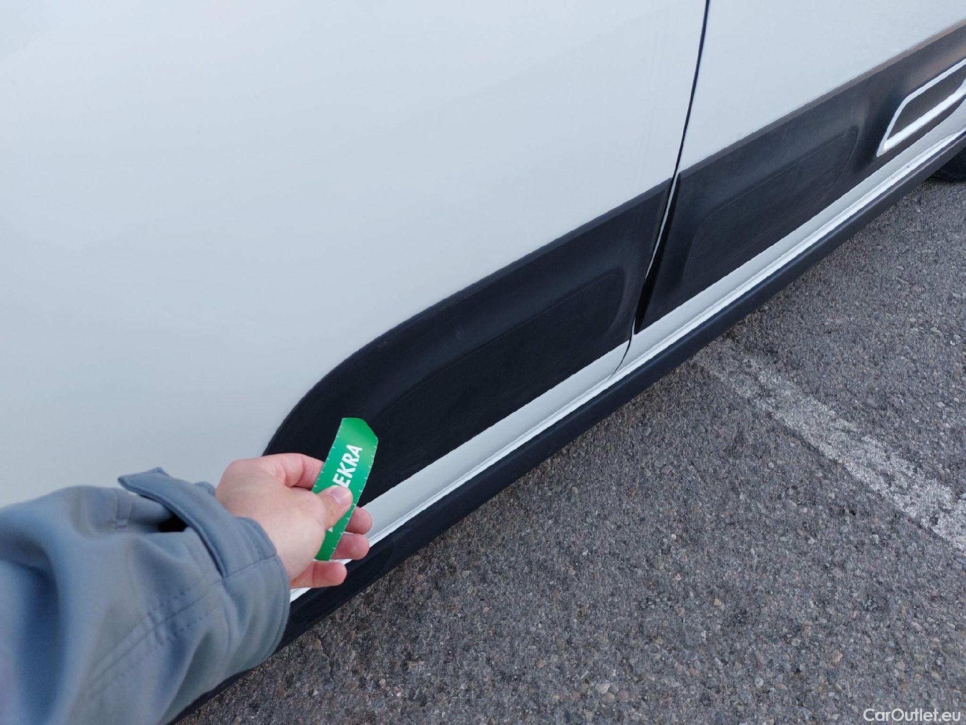  Citroen  C3 CITROEN  / 2020 / 5P / berlina con portón PureTech 81KW (110CV) S&S Feel Pack (AC2) #3