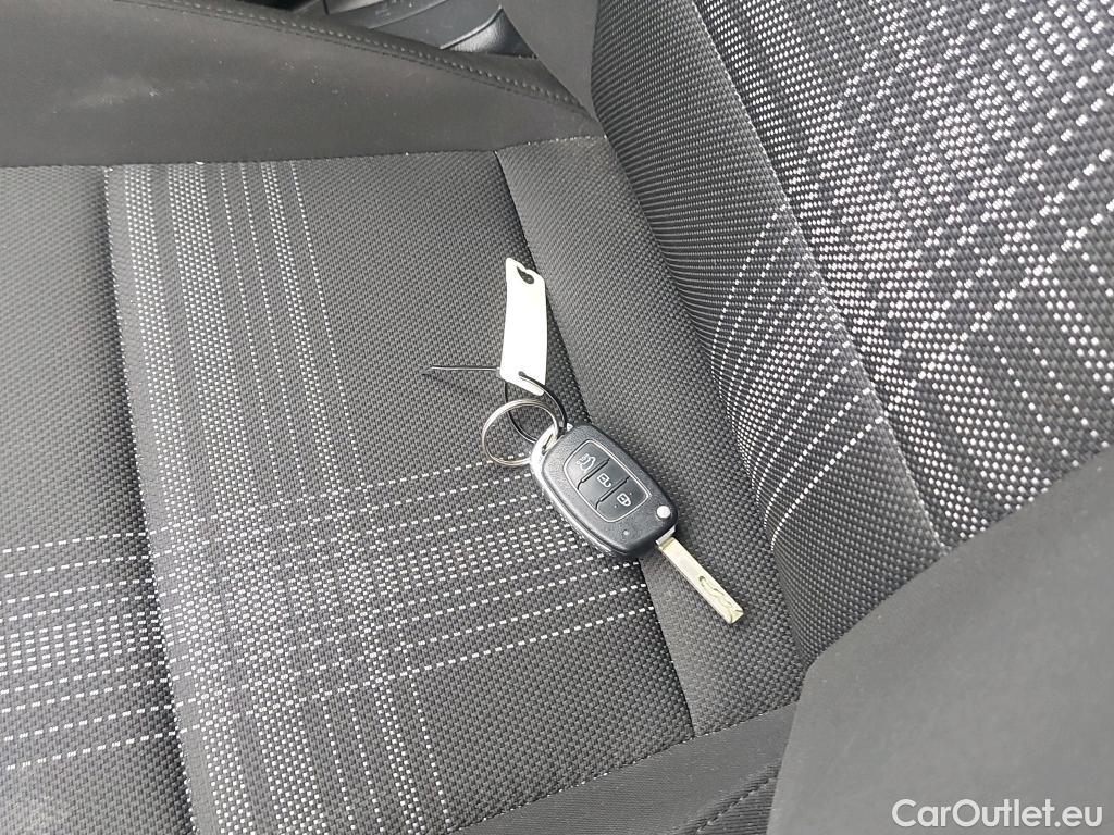  Hyundai  i20 HYUNDAI  / 2020 / 5P / berlina con portón 1.0 TGDI 74kW (100CV) 48V Essence #6