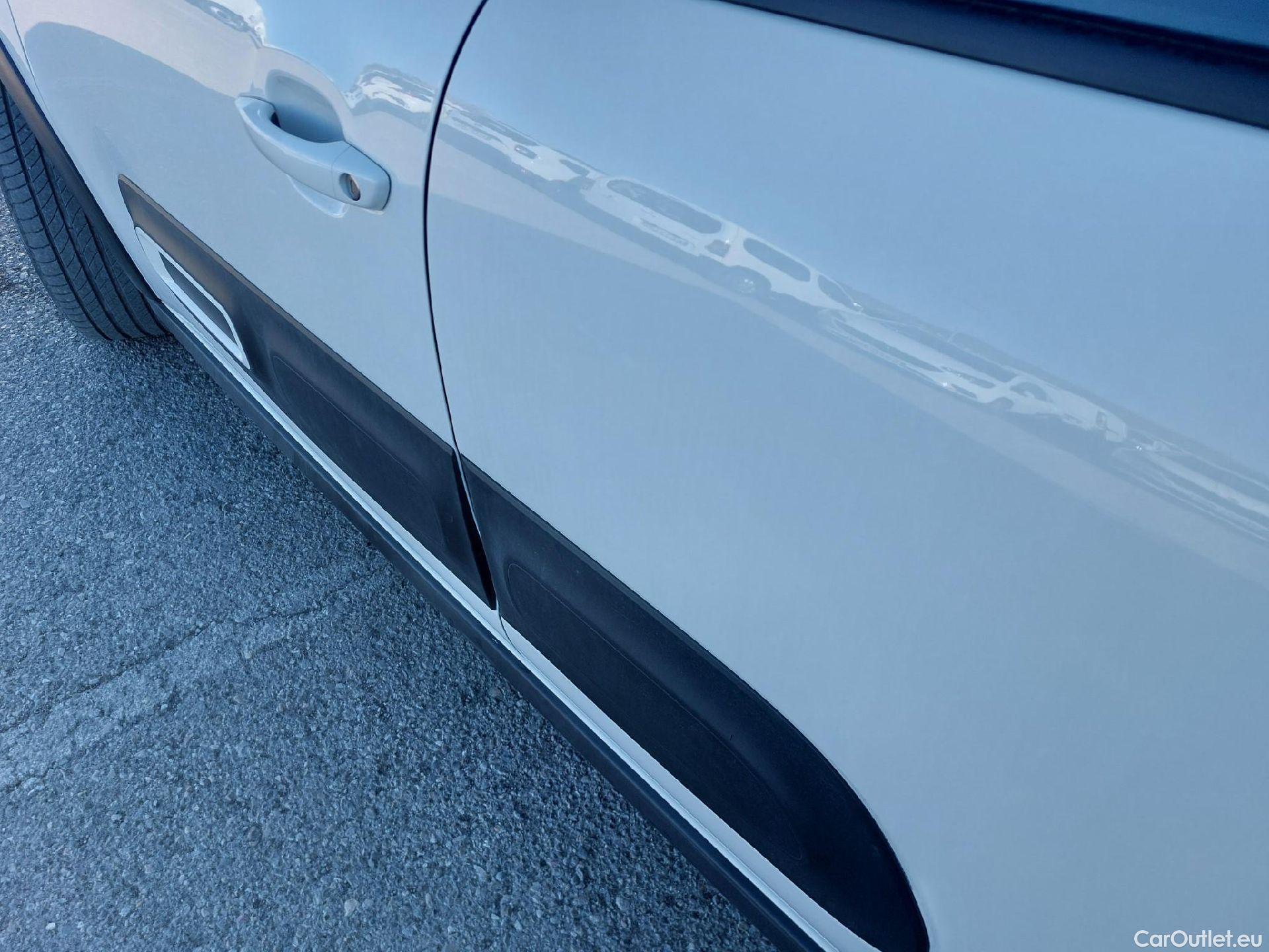  Citroen  C3 CITROEN  / 2020 / 5P / berlina con portón PureTech 81KW (110CV) S&S Feel Pack (AC2) #2