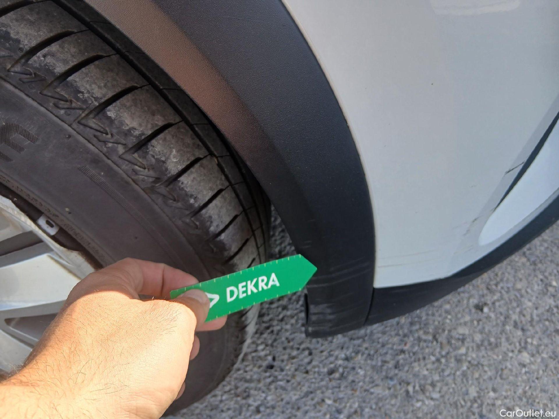  Renault  Captur RENAULT  / 2019 / 5P / todoterreno Intens TCe 90 (AC) #31