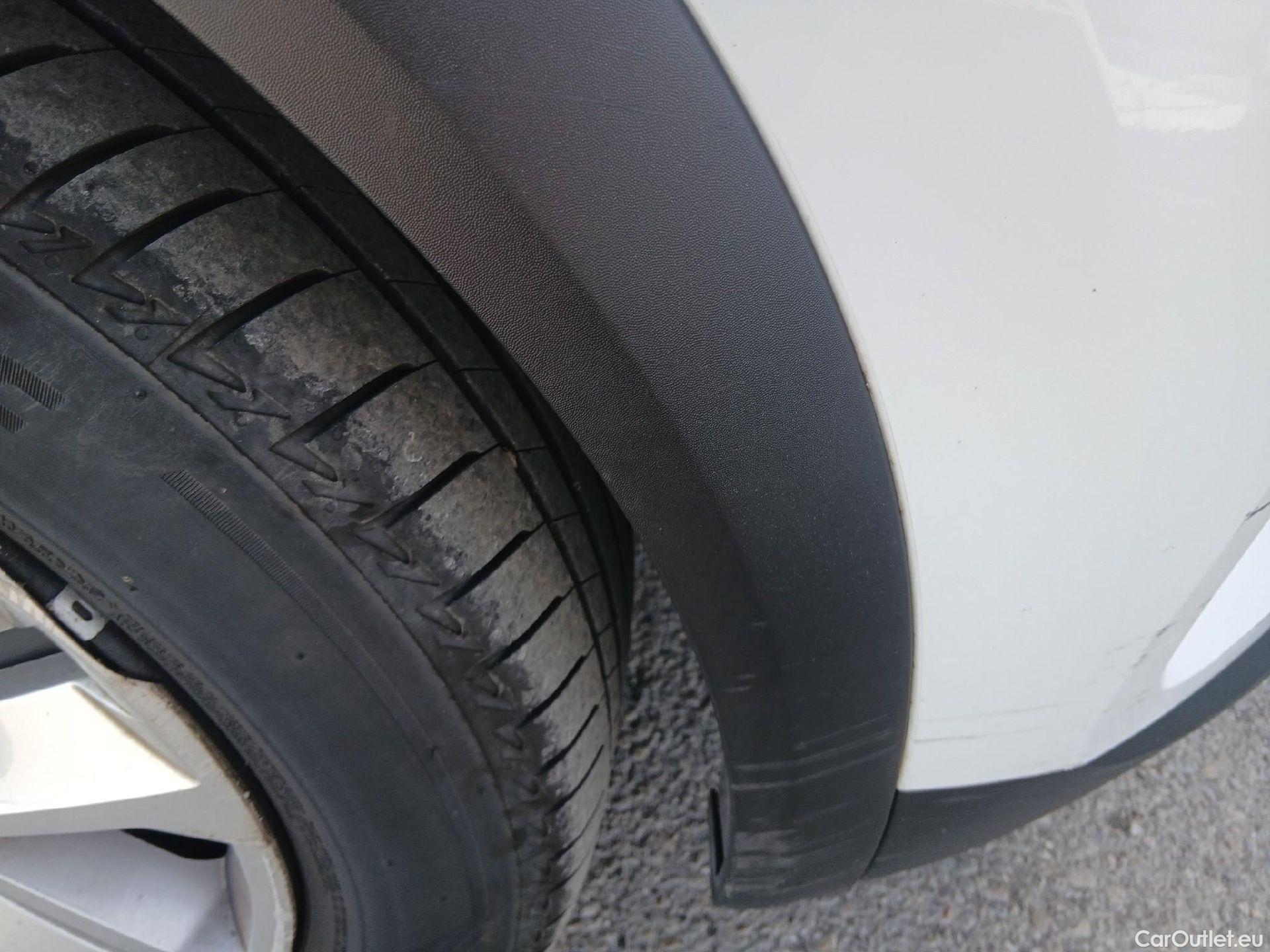  Renault  Captur RENAULT  / 2019 / 5P / todoterreno Intens TCe 90 (AC) #32