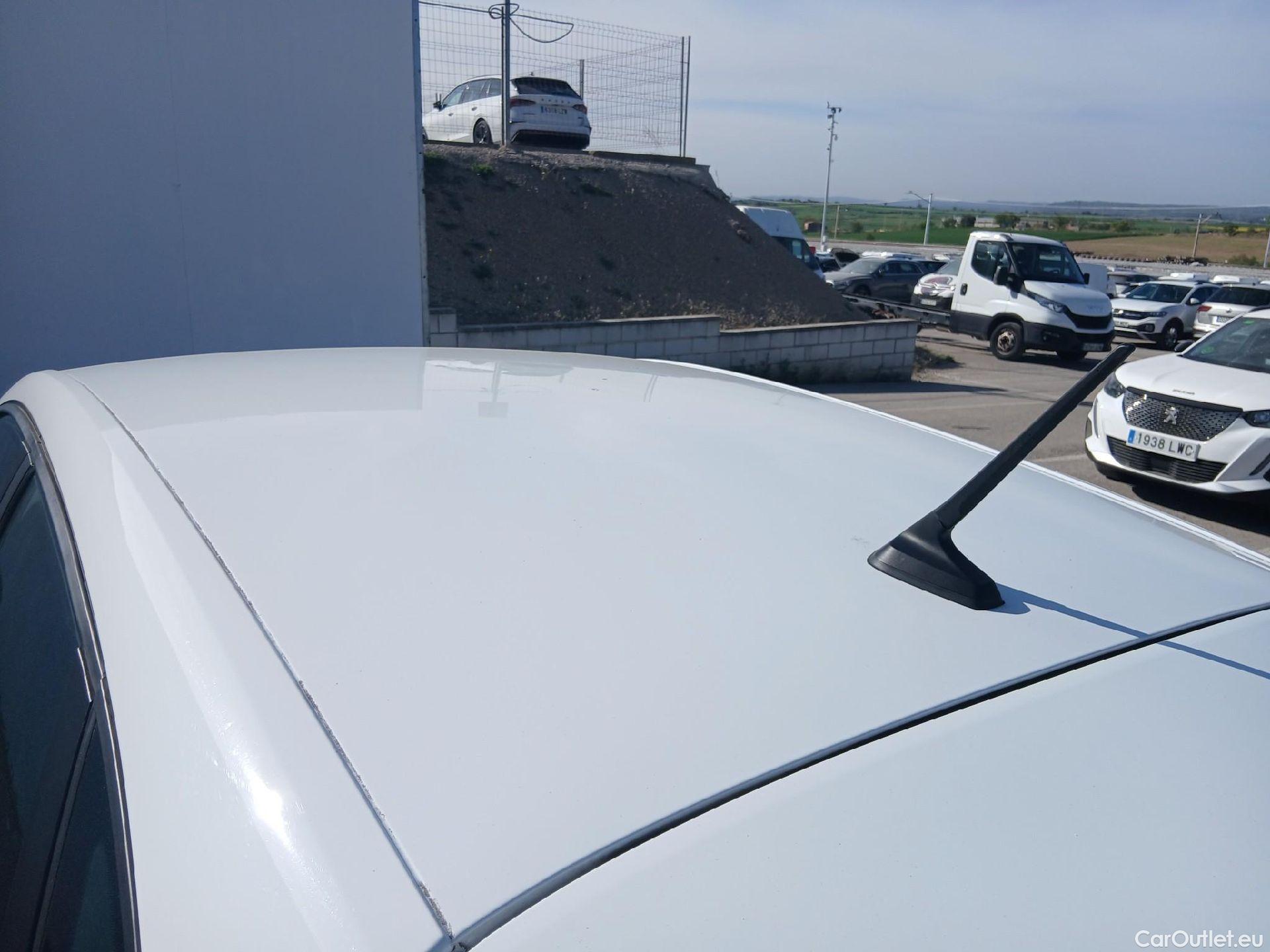  Renault  Captur RENAULT  / 2019 / 5P / todoterreno Intens TCe 90 (AC) #17