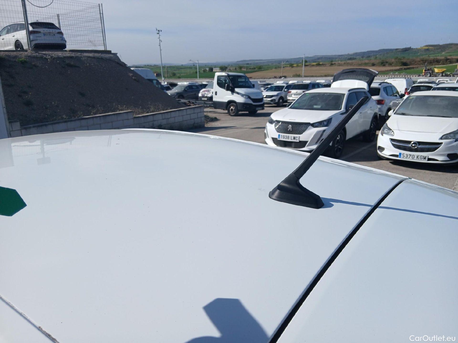  Renault  Captur RENAULT  / 2019 / 5P / todoterreno Intens TCe 90 (AC) #18