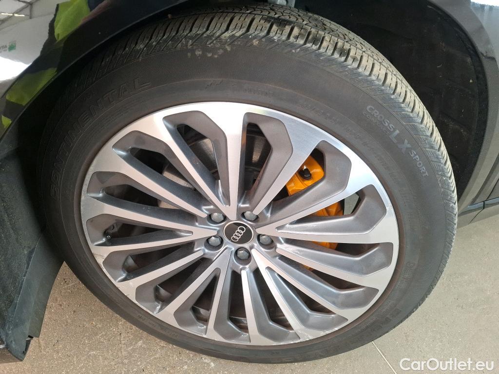 Audi  E-TRON AUDI  Sportback / 2019 / 5P / SUV 55 Quattro Avus #2