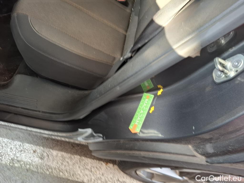  DS  DS7 DS DS 7 Crossback / 2017 / 5P / SUV E-TENSE 225 Business #80