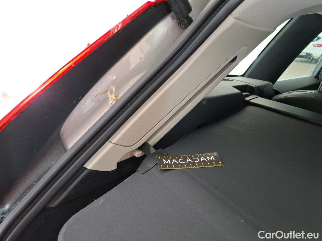  Volvo  XC60 VOLVO  5p SUV B4 AWD 197 Geartro 8 Momentum #6