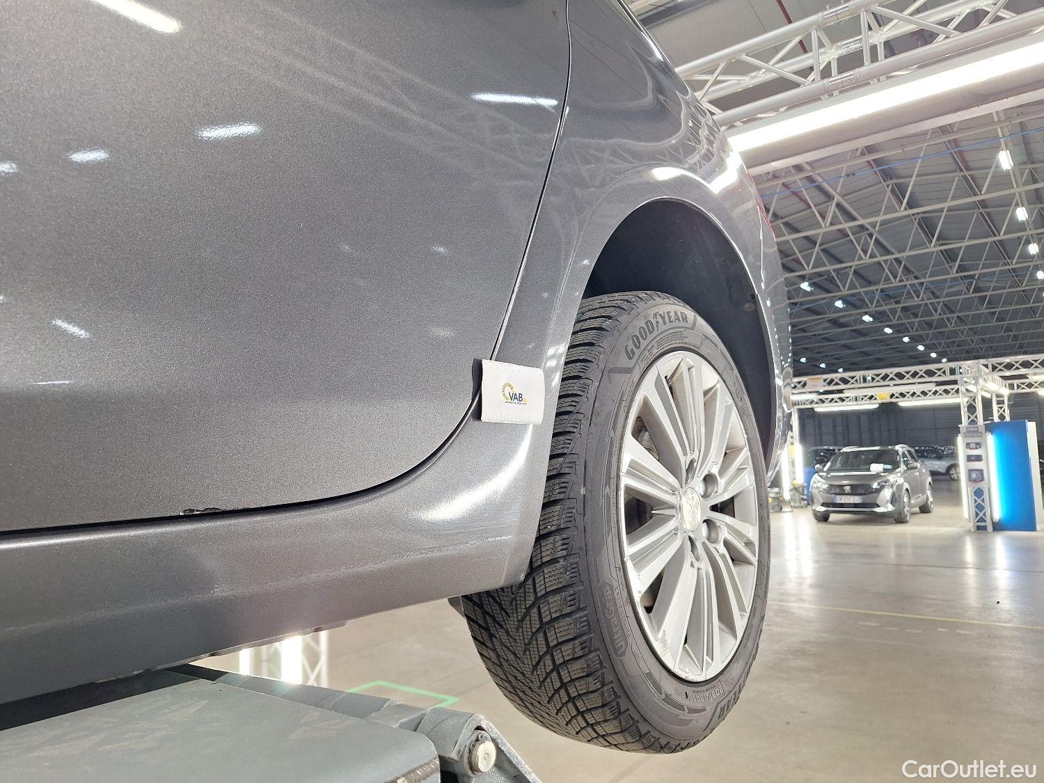  Peugeot  308 Peugeot,  SW FL'17, Peugeot  SW 1.5 BlueHDi 130 S&S EAT8 Allure 5d #41