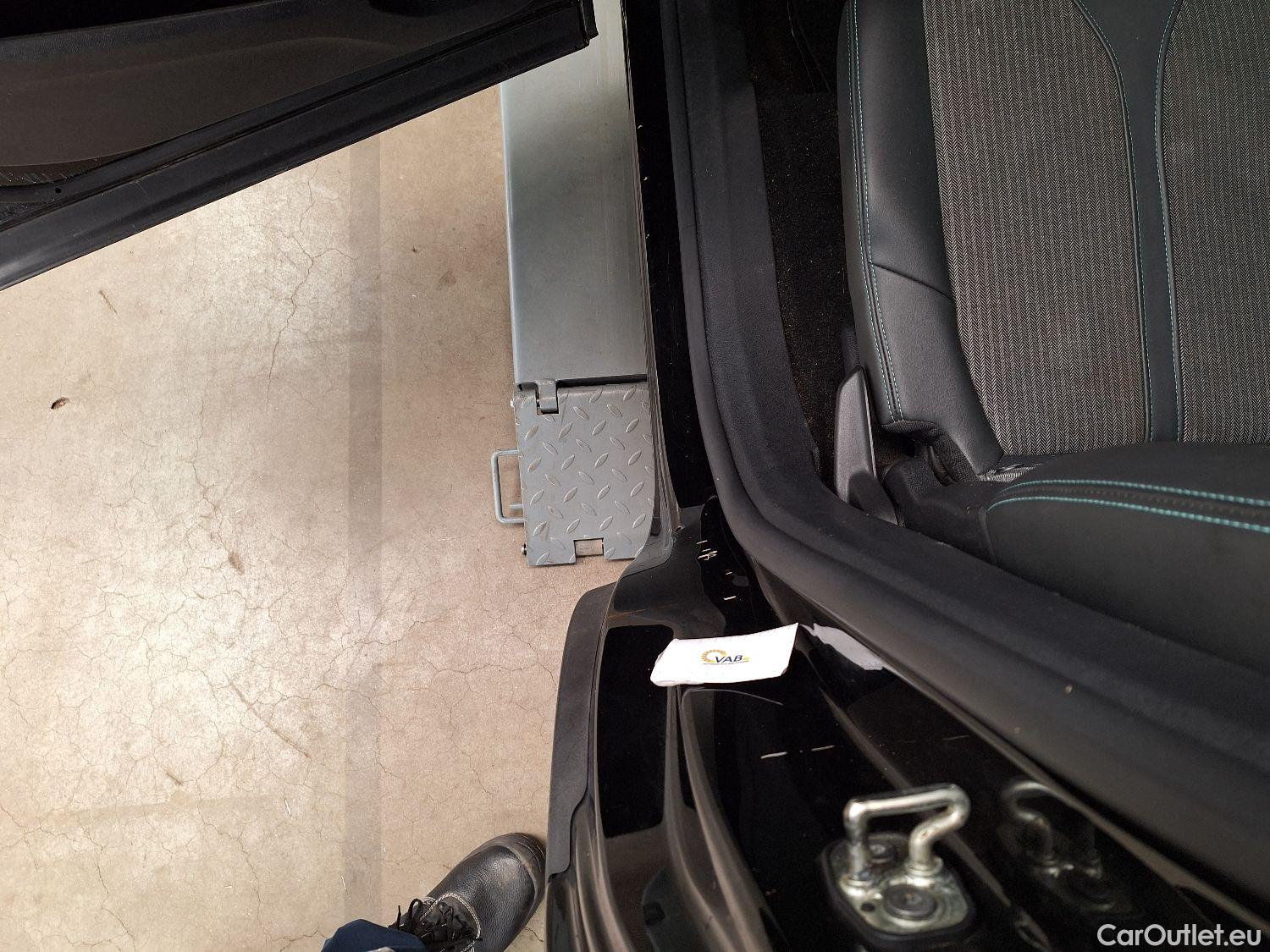  Peugeot  5008 Peugeot,  1.5BHDi-kw,  1.5BHDi 96kW Allure #44