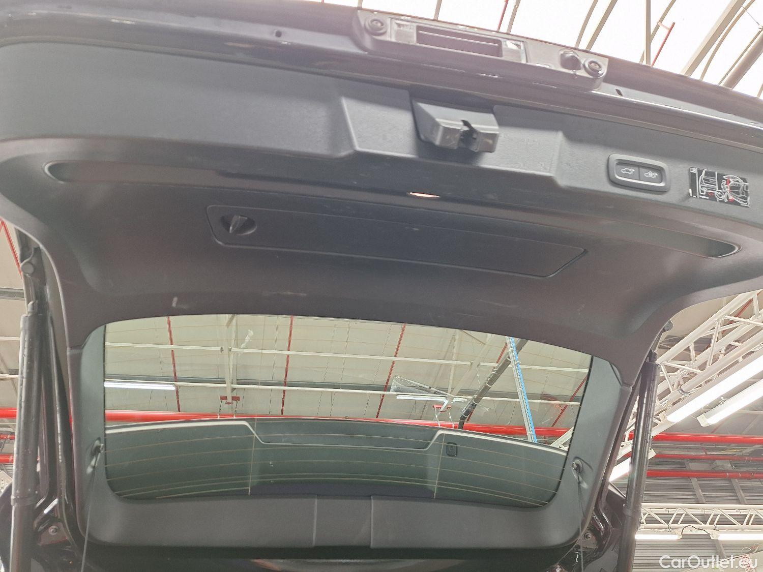  Volvo  XC 40 Volvo, XC40 '17, Volvo XC40 T3 Geartronic R-Design 5d #97