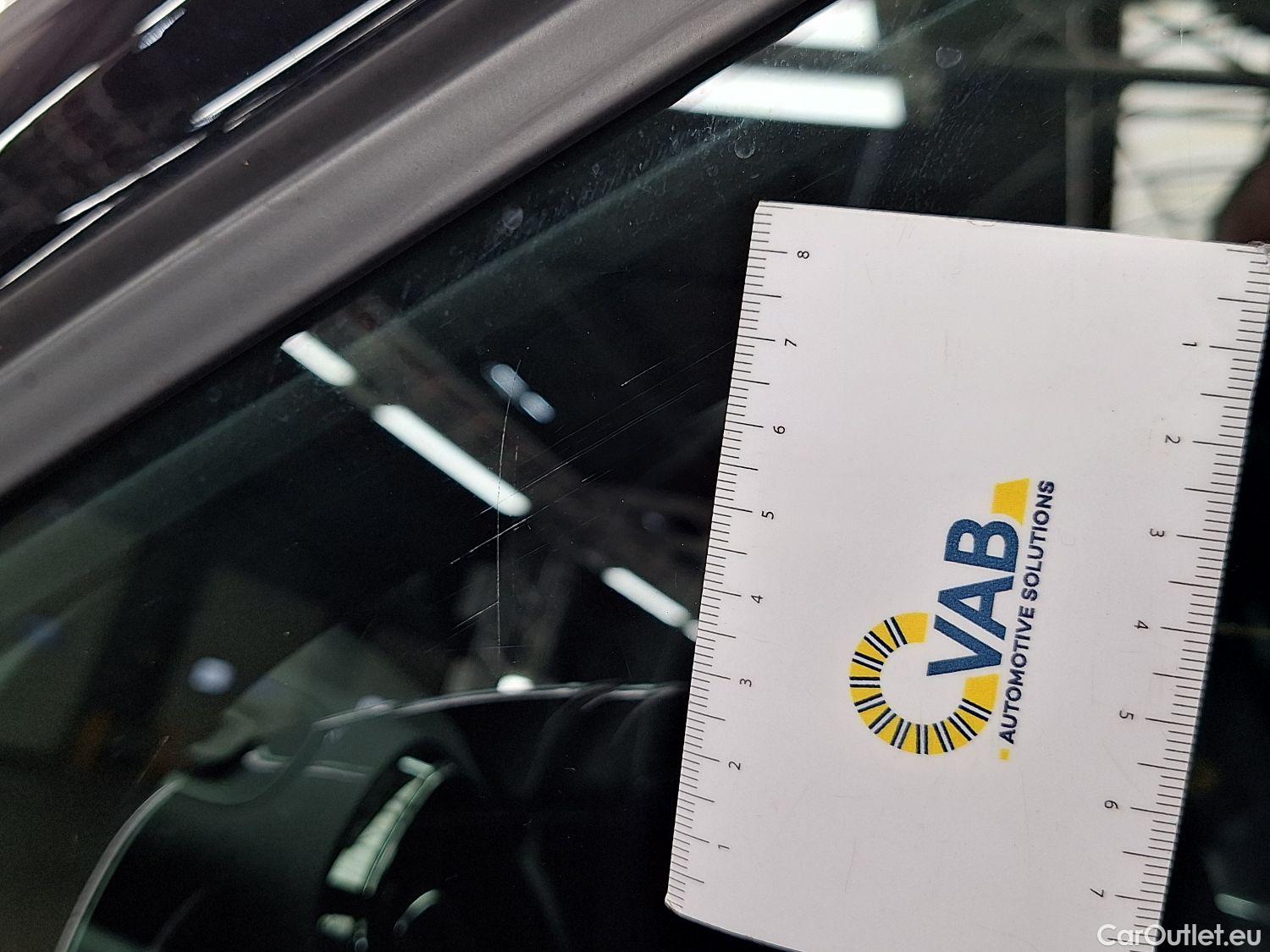  Volvo  XC 40 Volvo, XC40 '17, Volvo XC40 T3 Geartronic R-Design 5d #80