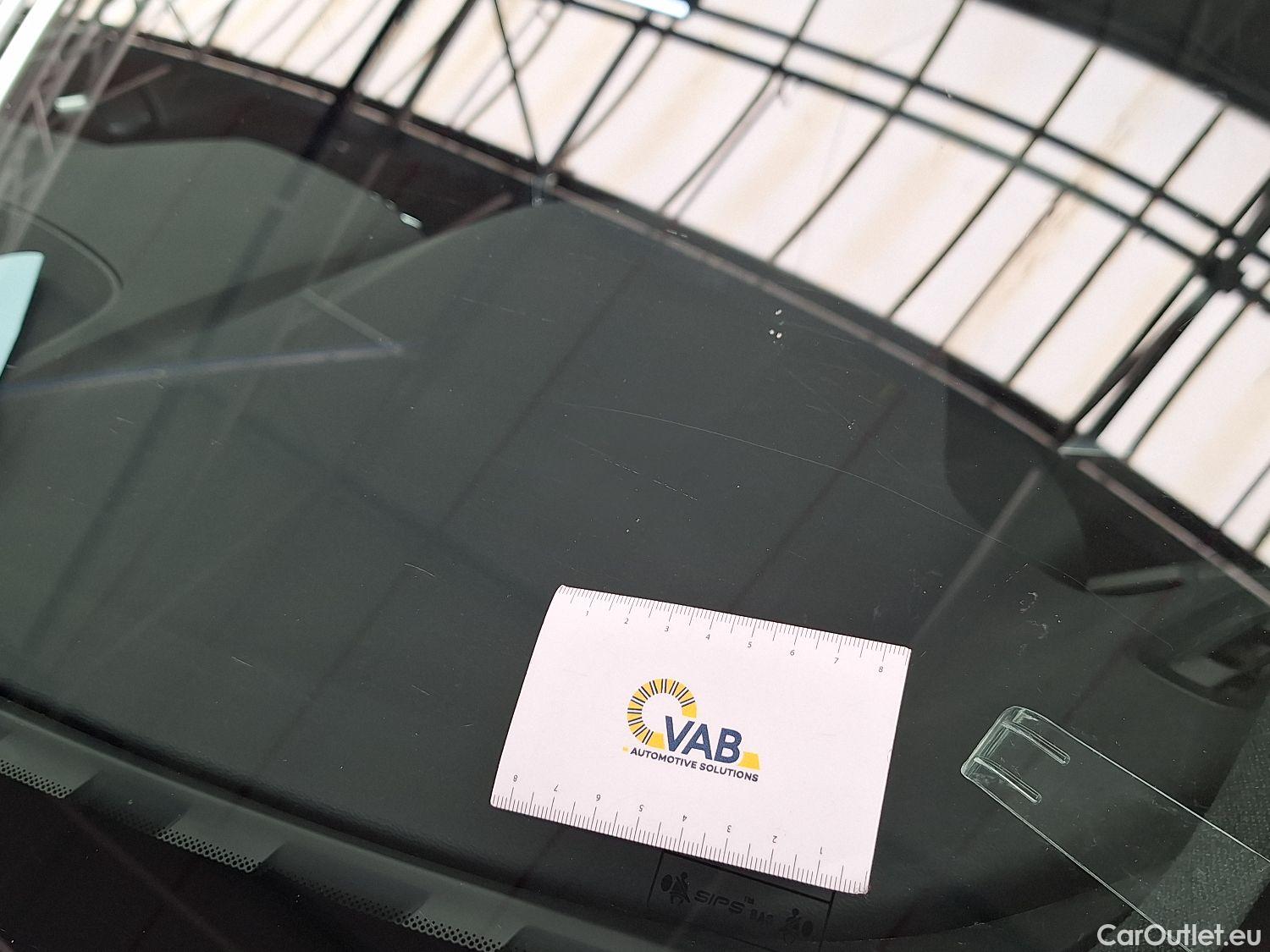  Volvo  XC 40 Volvo, XC40 '17, Volvo XC40 T3 Geartronic R-Design 5d #87