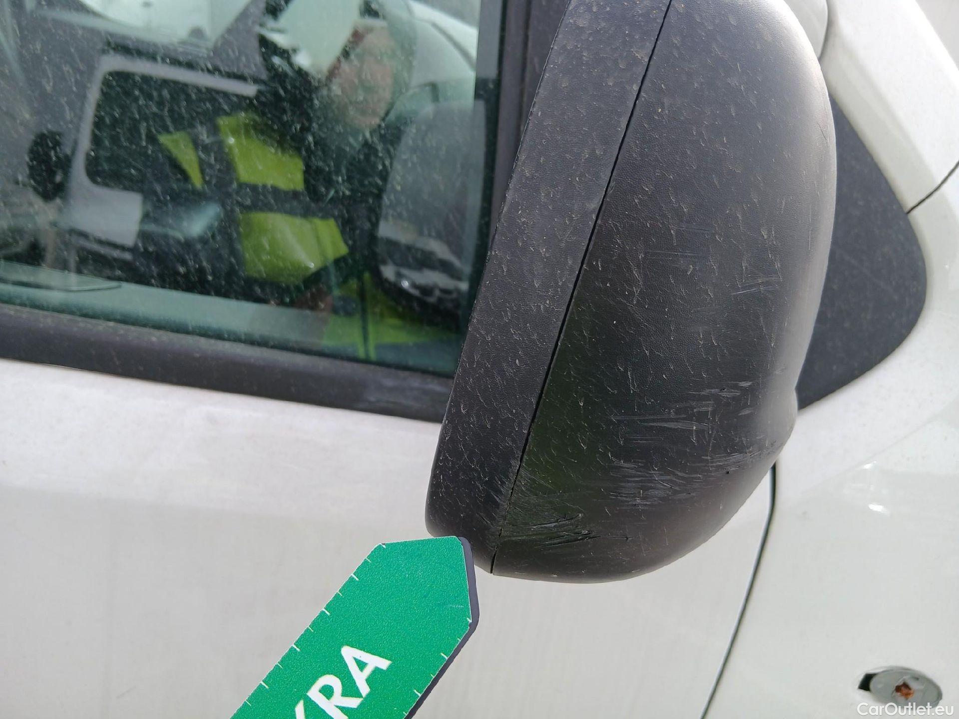  Opel  Vivaro OPEL  / 2019 / 4P / furgón 1.5 Diésel 74kW(100CV)M Std Exp #37