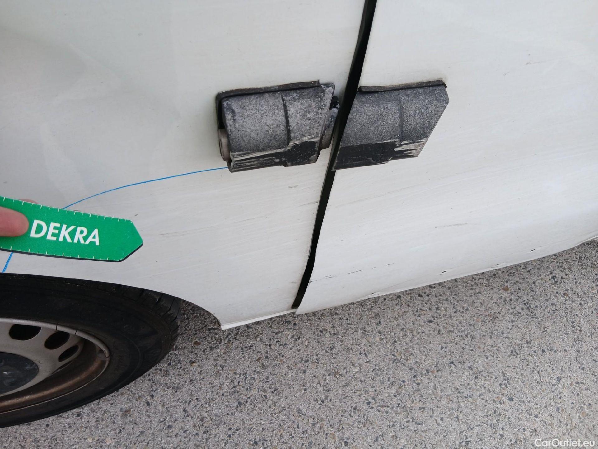  Opel  Vivaro OPEL  / 2019 / 4P / furgón 1.5 Diésel 74kW(100CV)M Std Exp #25