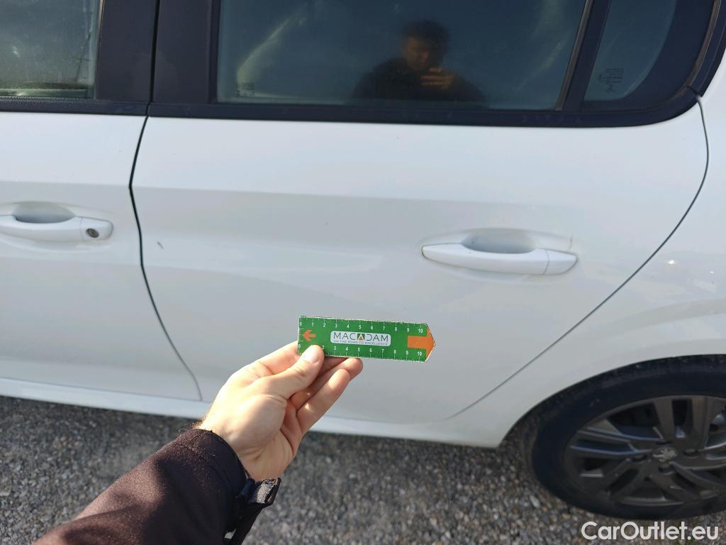  Peugeot  208 PEUGEOT  / 2019 / 5P / berlina con portón BlueHDi 73kW (100CV) Active Pack #51