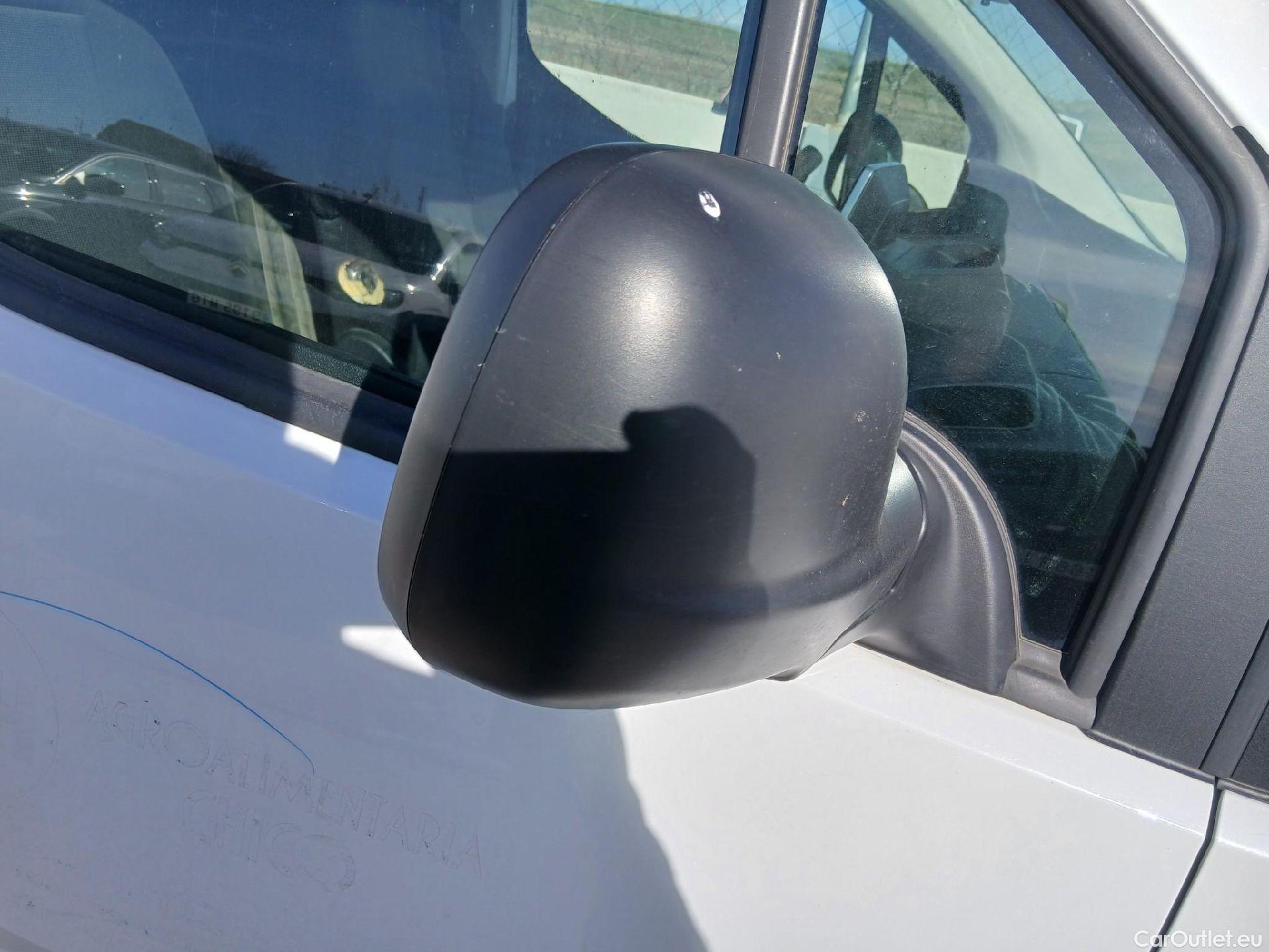  Peugeot  Partner PEUGEOT  / 2018 / 4P / furgón derivado de turismo Premium Standard 600kg BlueHDi 73kW (AC) #25