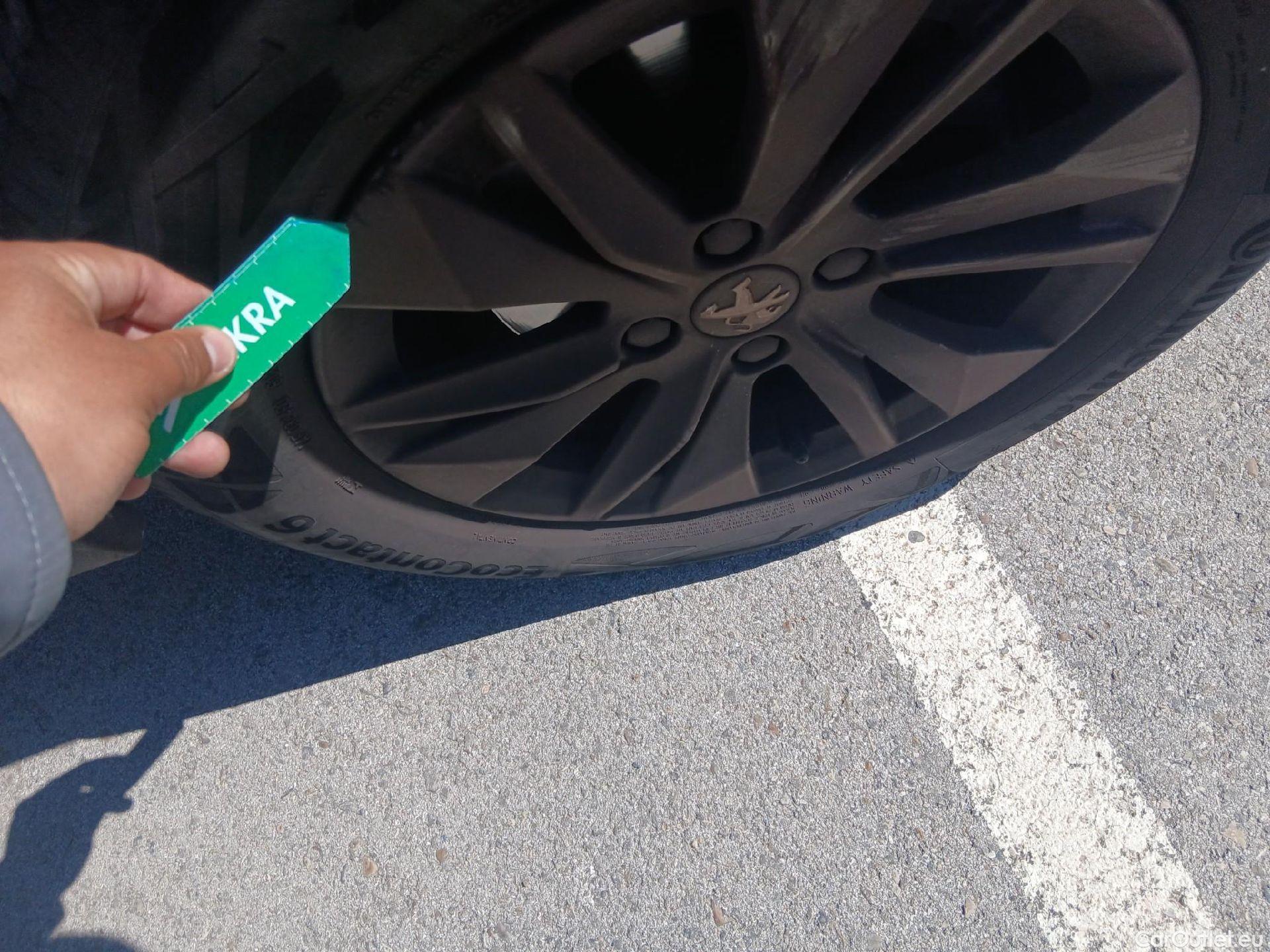  Peugeot  2008 PEUGEOT  / 2019 / 5P / todoterreno Active Pack BlueHDI 81kW (110CV) #36